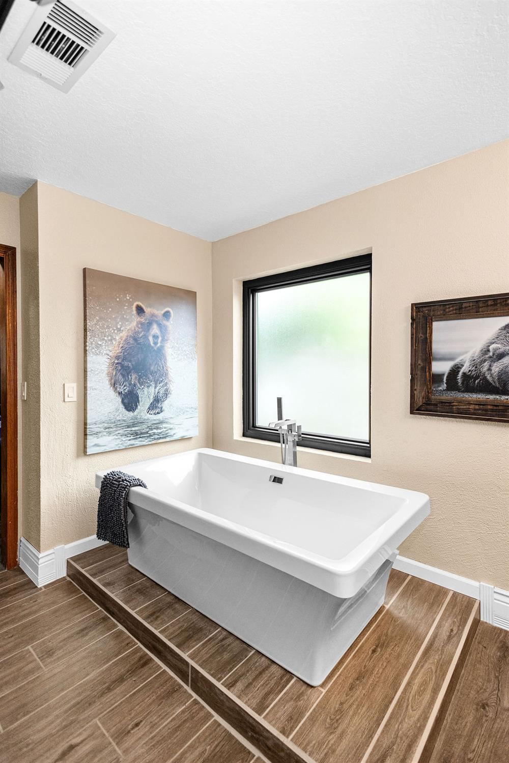 1934 Pontiac St, Oakdale, CA 95361