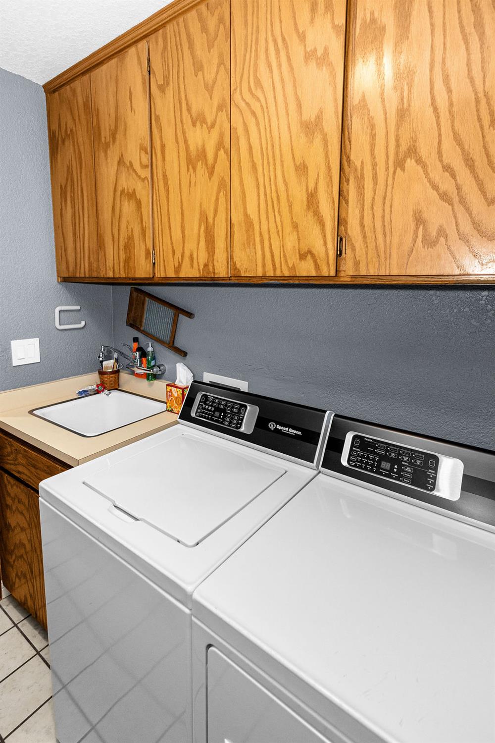 1934 Pontiac St, Oakdale, CA 95361