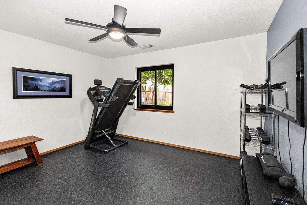 1934 Pontiac St, Oakdale, CA 95361