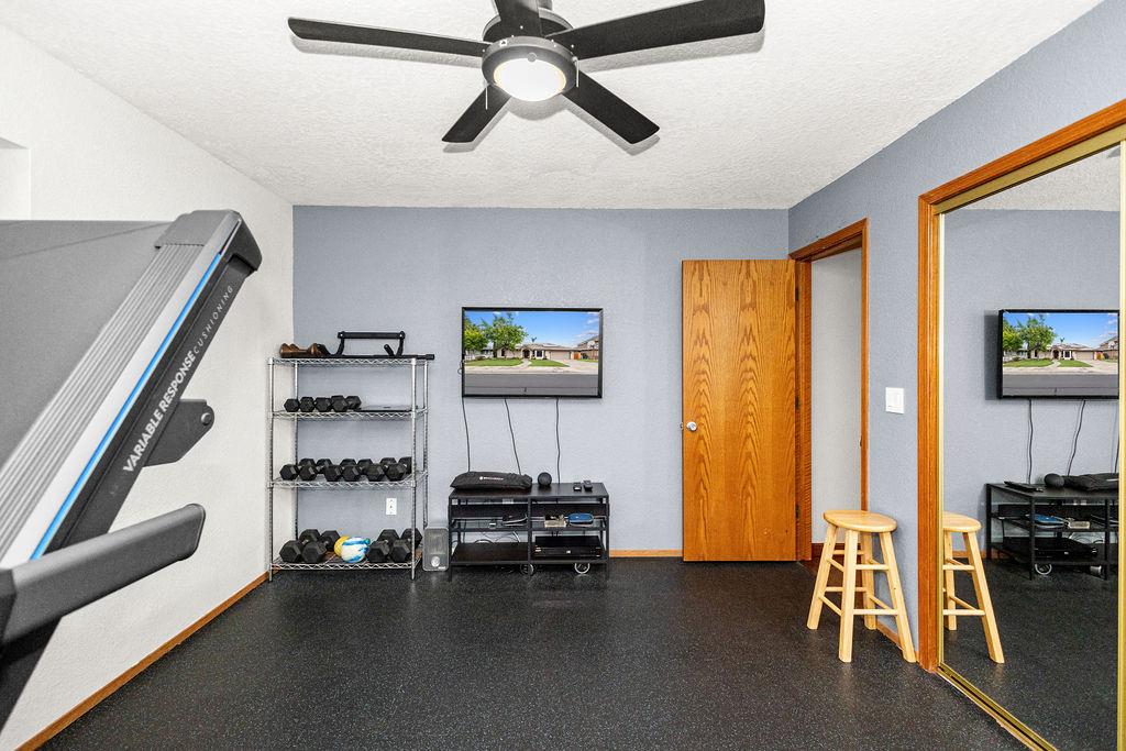 1934 Pontiac St, Oakdale, CA 95361