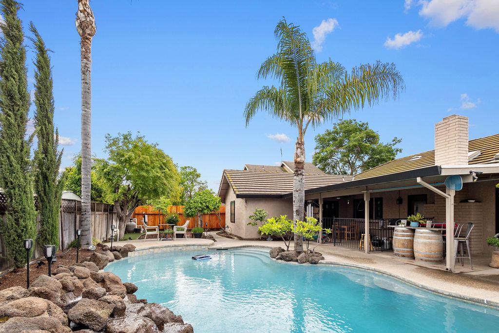 1934 Pontiac St, Oakdale, CA 95361