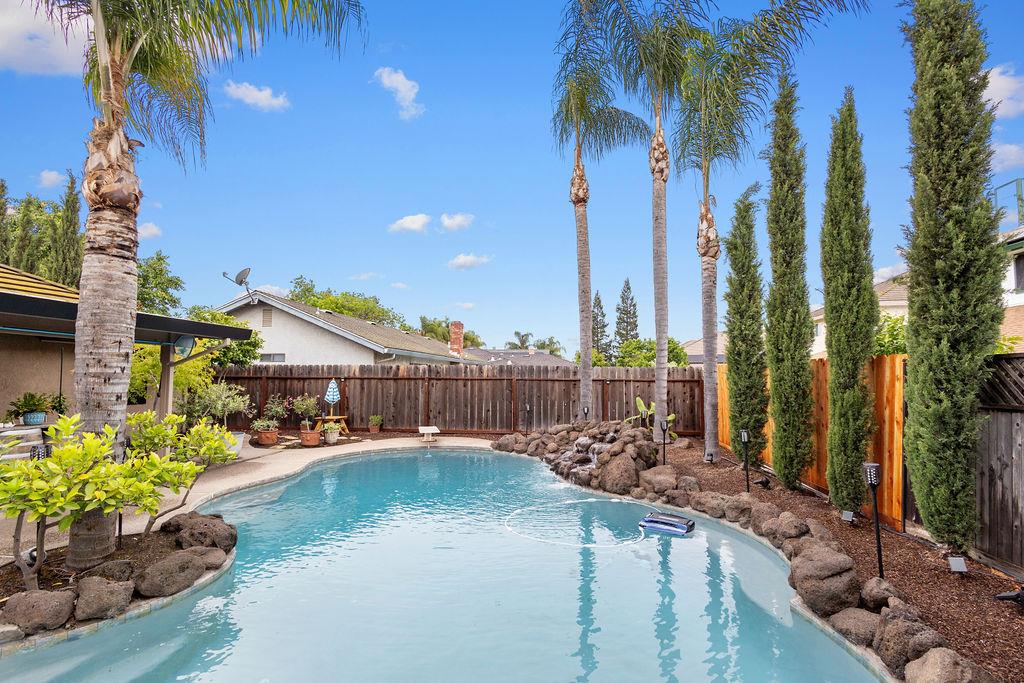 1934 Pontiac St, Oakdale, CA 95361