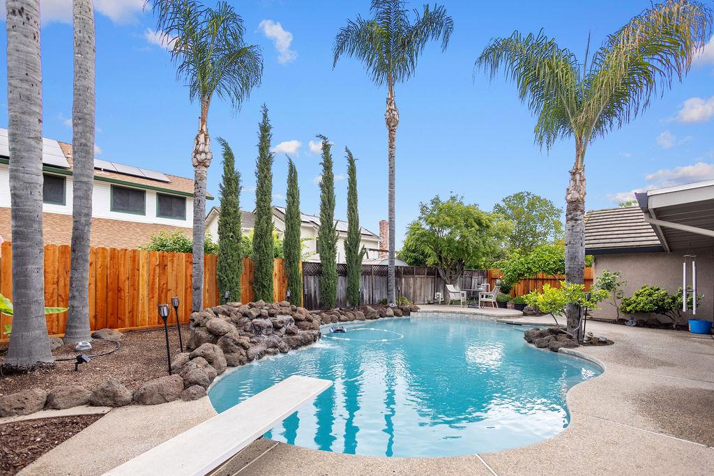 1934 Pontiac St, Oakdale, CA 95361