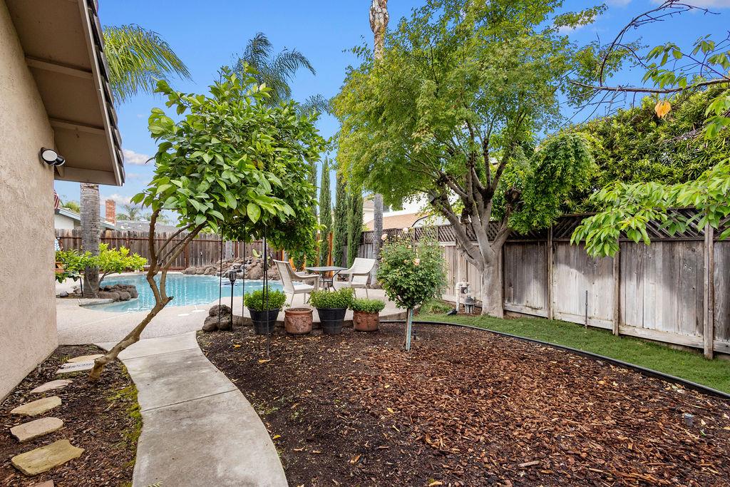 1934 Pontiac St, Oakdale, CA 95361