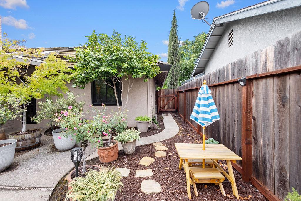 1934 Pontiac St, Oakdale, CA 95361