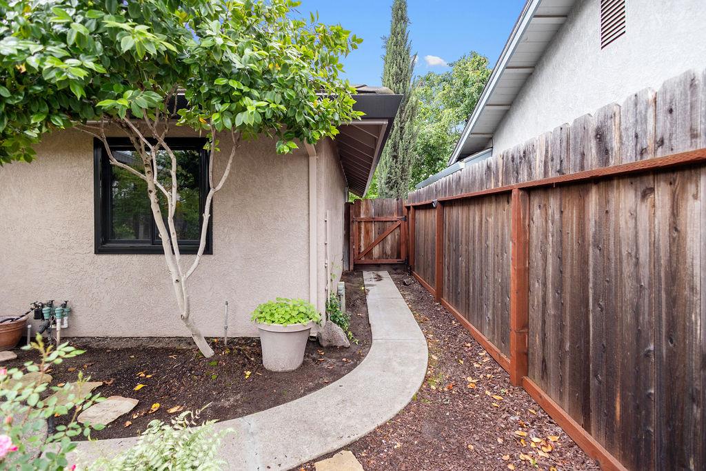 1934 Pontiac St, Oakdale, CA 95361