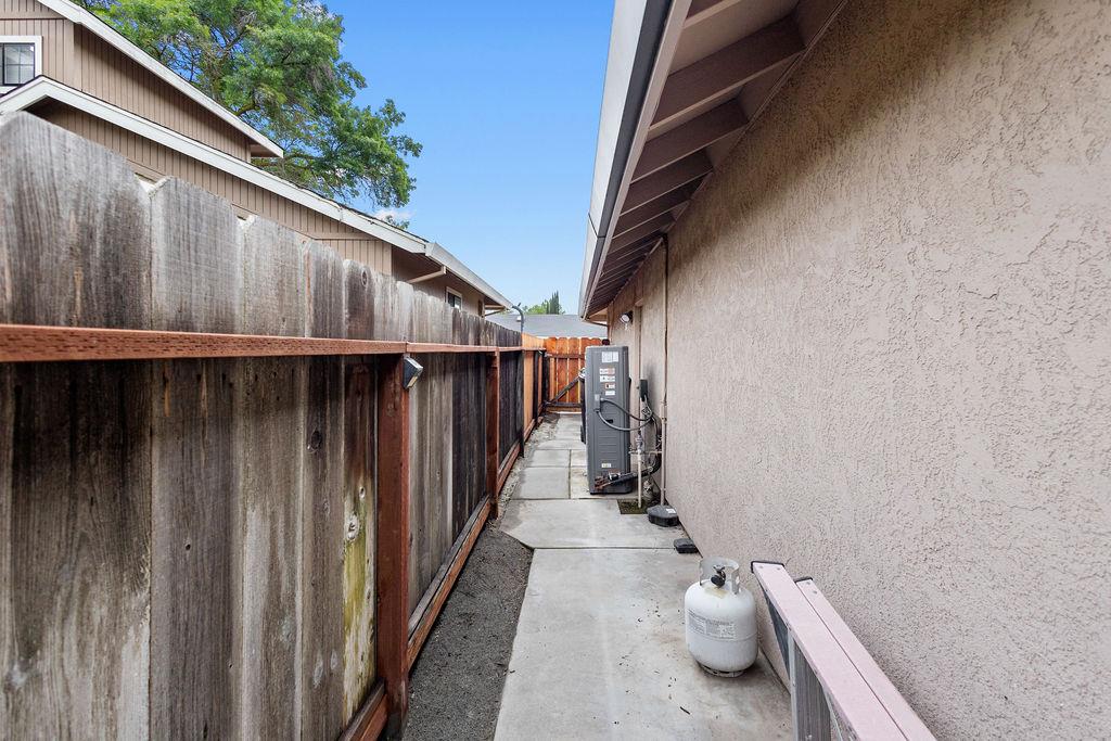 1934 Pontiac St, Oakdale, CA 95361