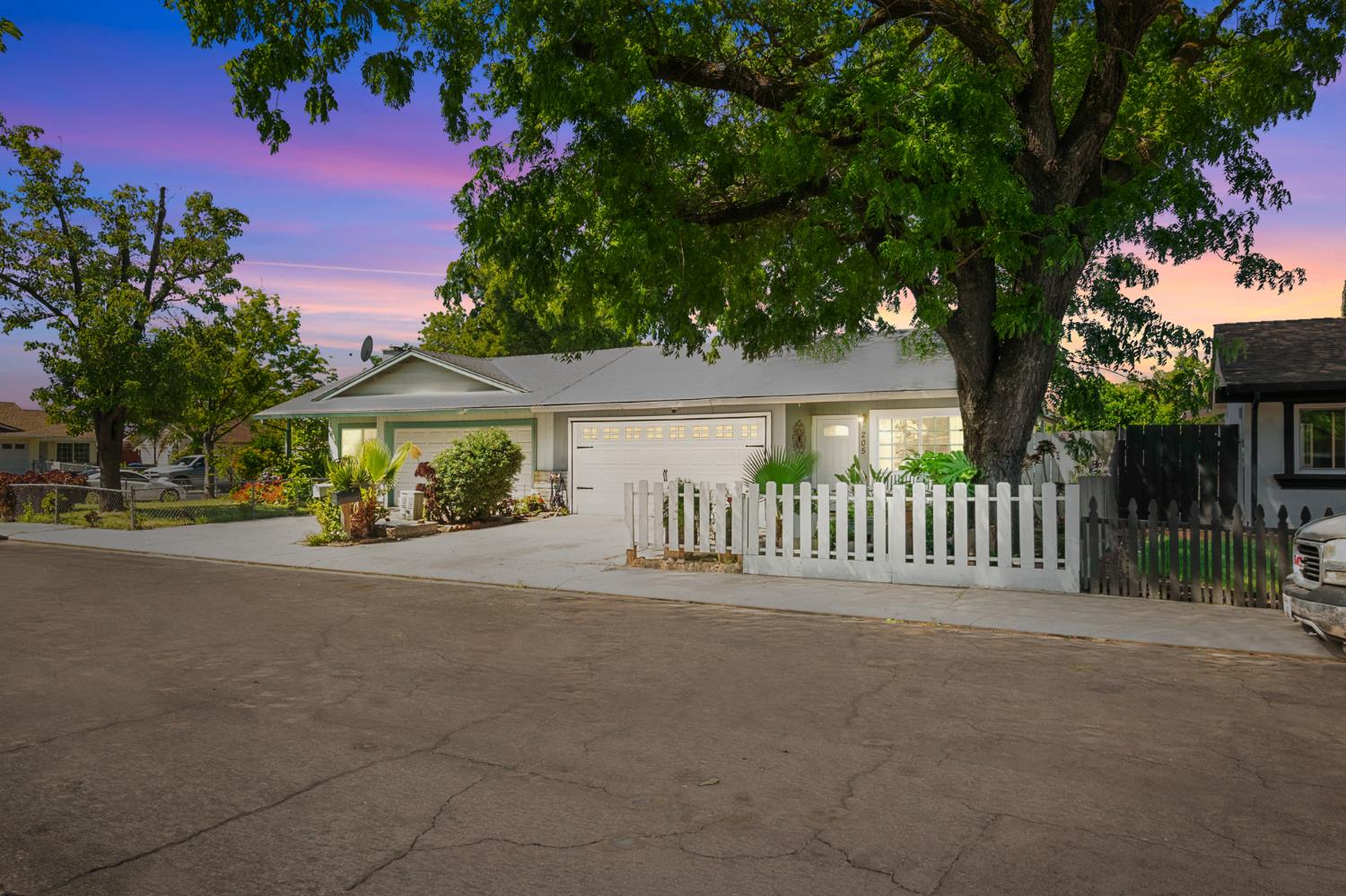 205 Carmillita Way, Modesto, CA 95354