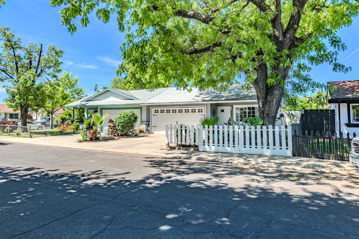 205 Carmillita Way, Modesto, CA 95354