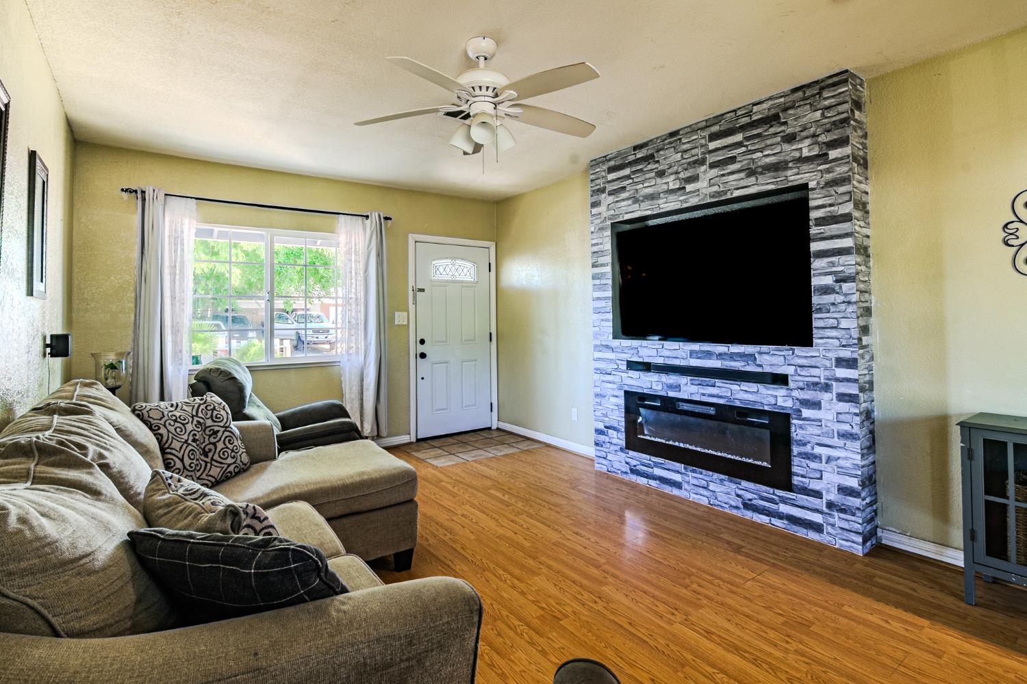 205 Carmillita Way, Modesto, CA 95354