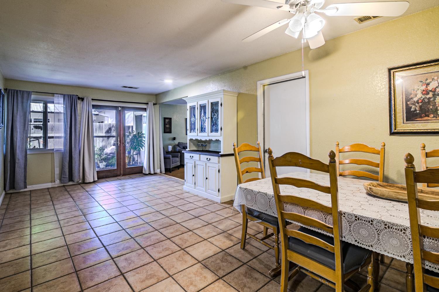 205 Carmillita Way, Modesto, CA 95354