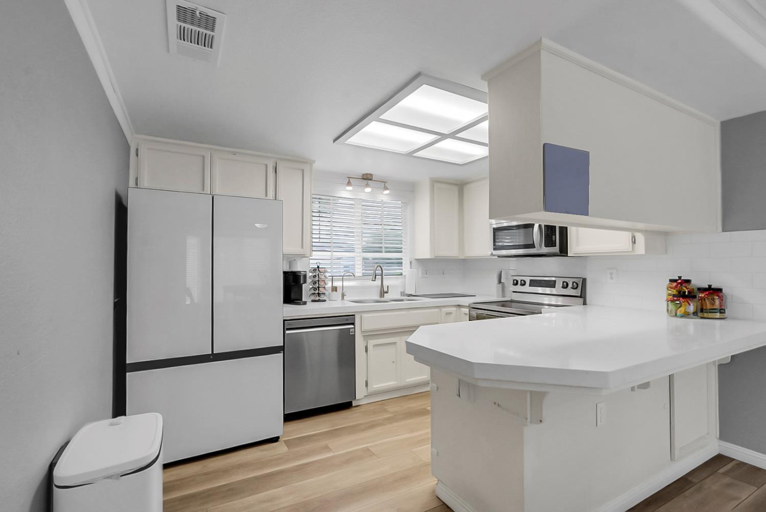 2145 Northridge Dr, Modesto, CA 95350