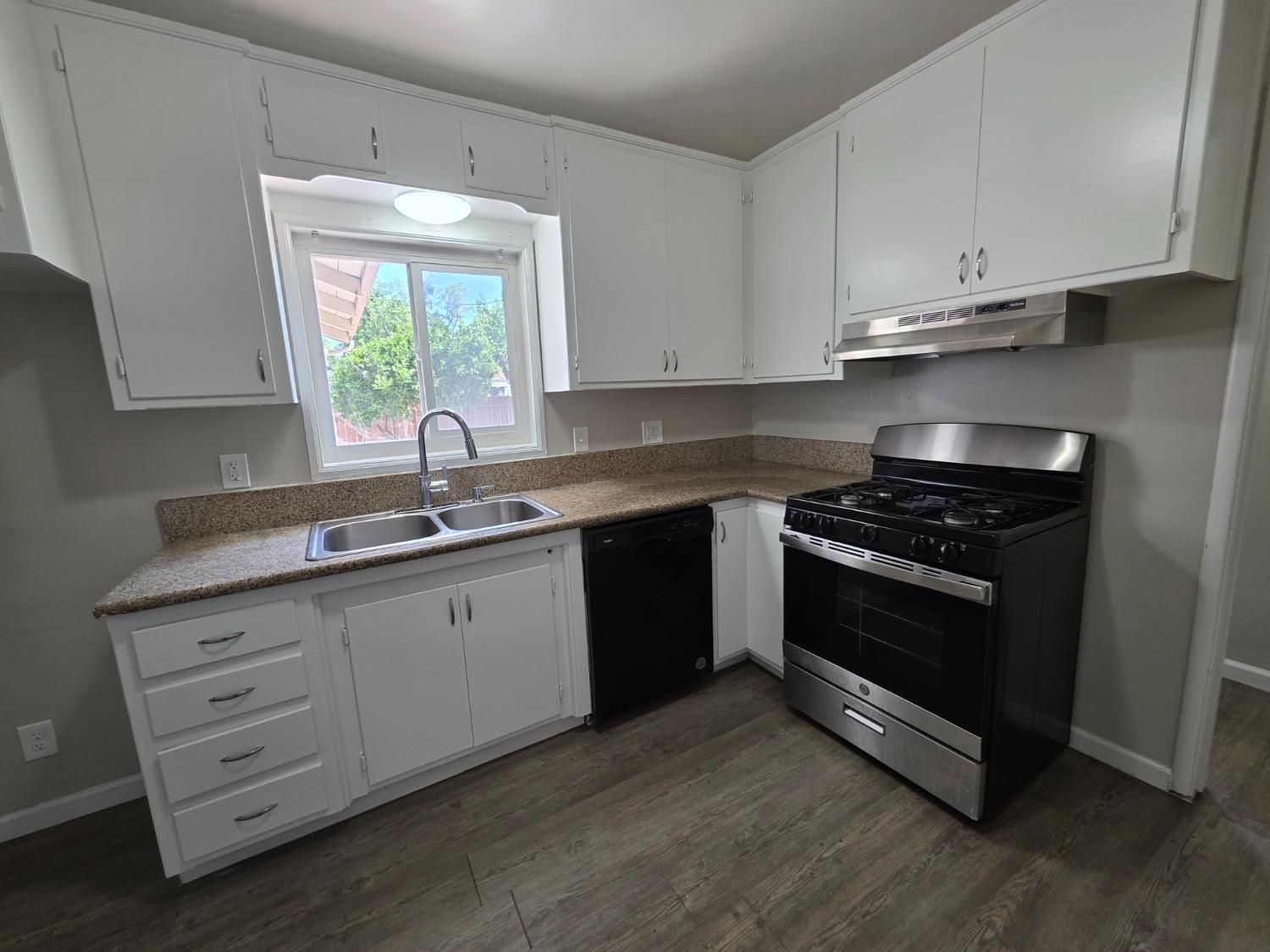 1416 Tully Rd, Modesto, CA 95350