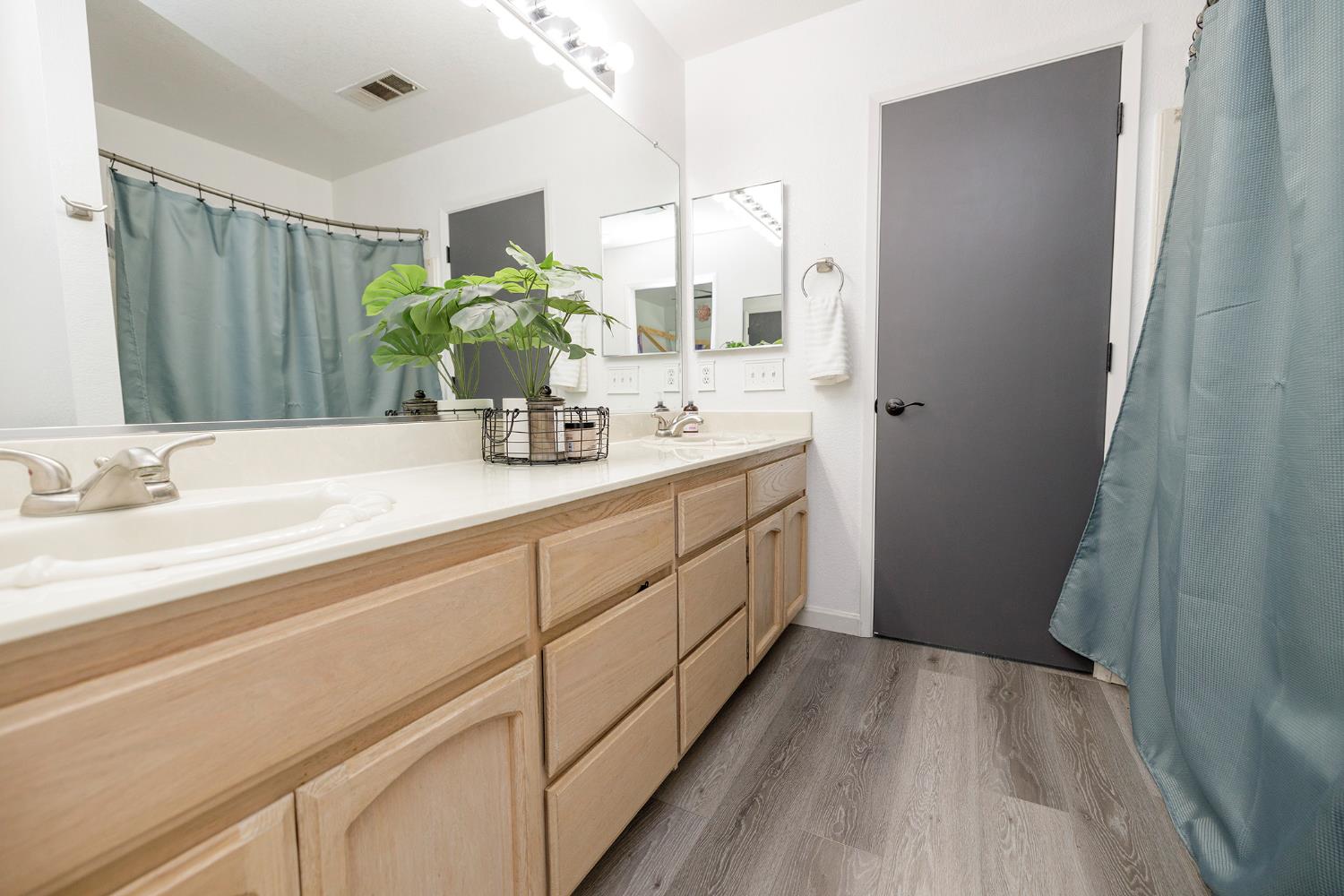 1336 NW Tranquil Ln, Ceres, CA 95307