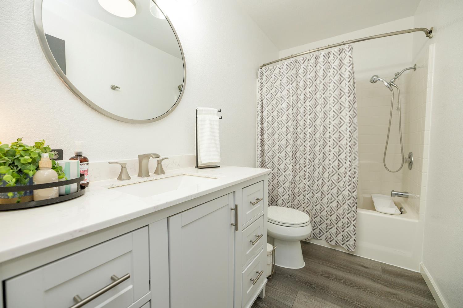 1336 NW Tranquil Ln, Ceres, CA 95307