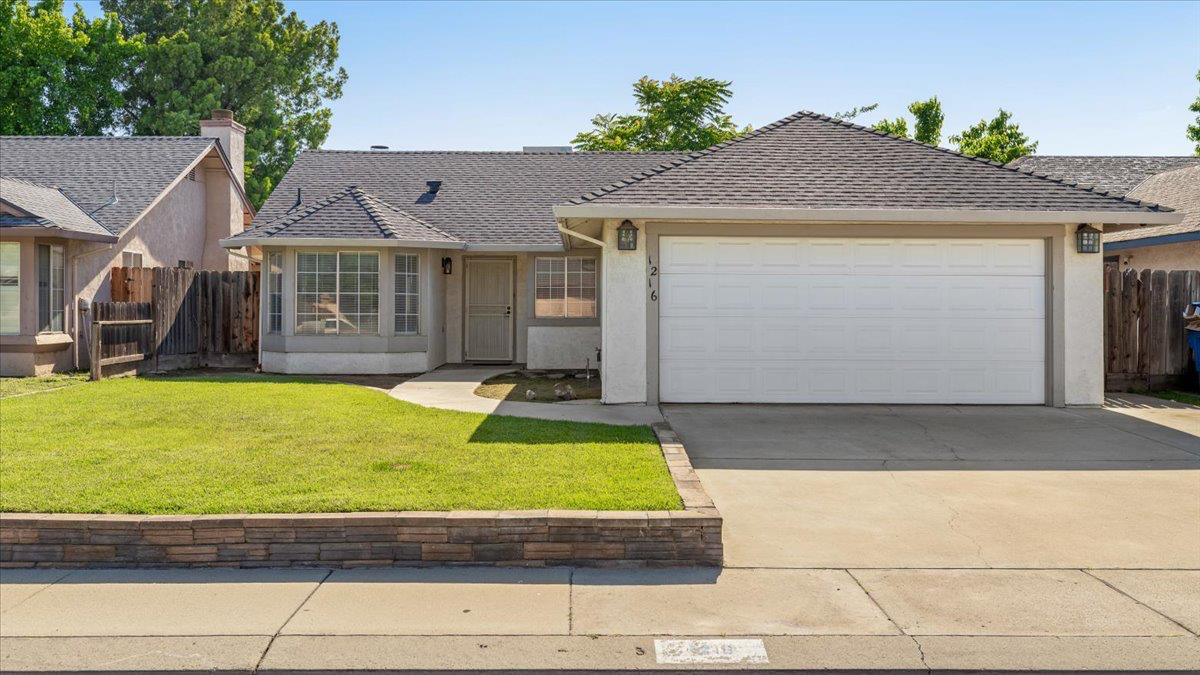 1216 Rolls Royce Ln, Modesto, CA 95351