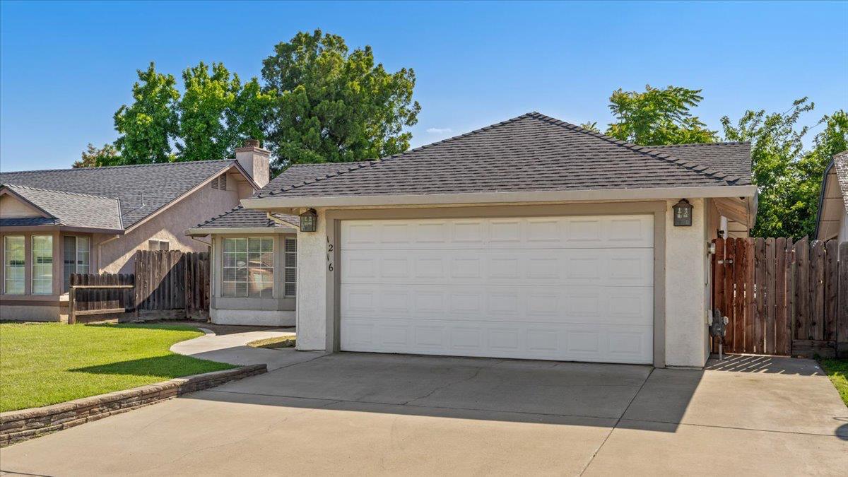 1216 Rolls Royce Ln, Modesto, CA 95351