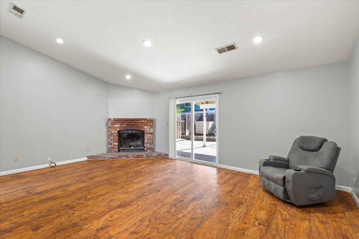 1216 Rolls Royce Ln, Modesto, CA 95351