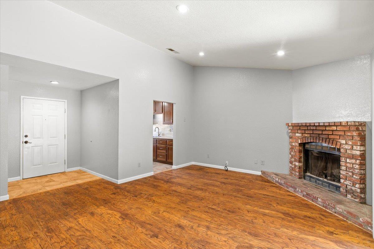 1216 Rolls Royce Ln, Modesto, CA 95351