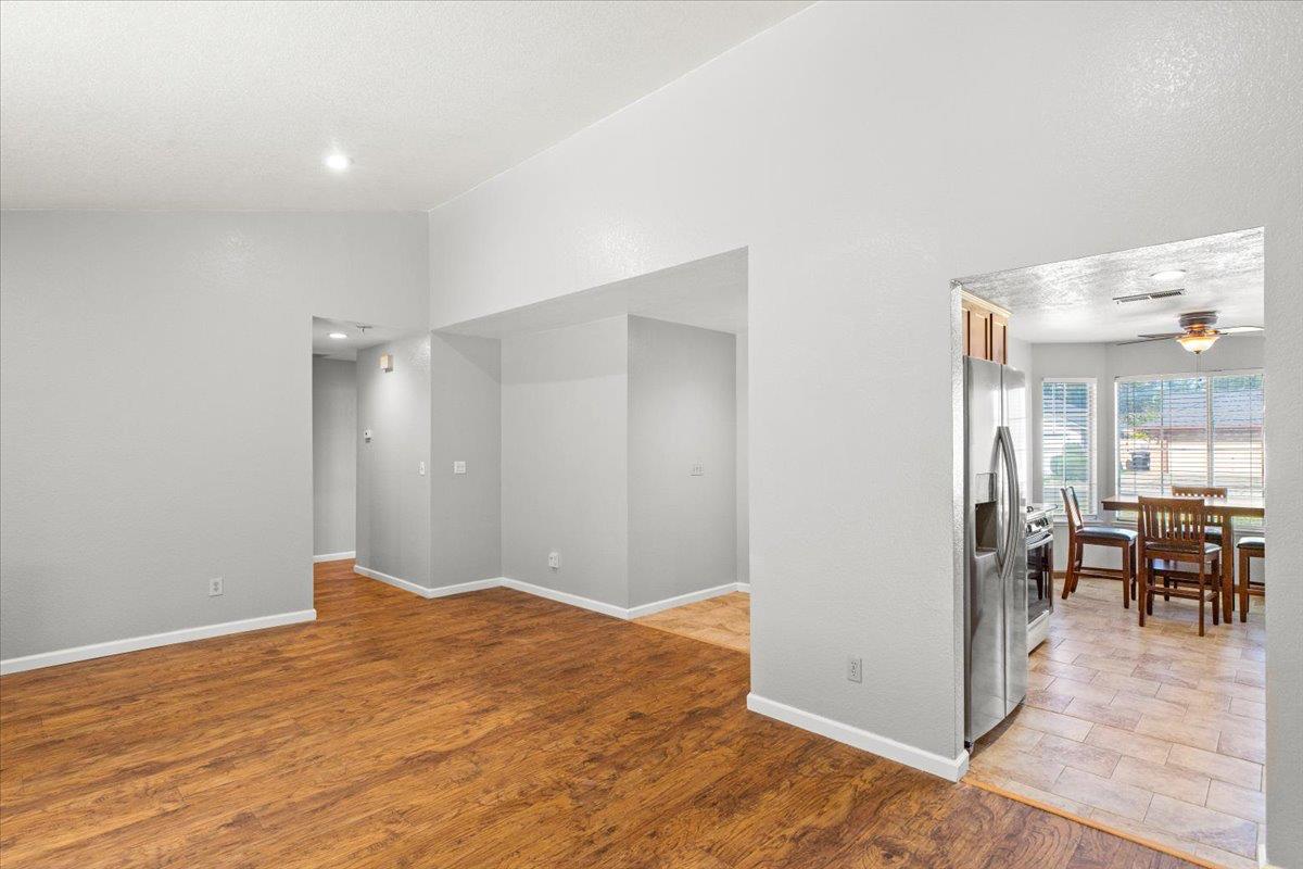 1216 Rolls Royce Ln, Modesto, CA 95351