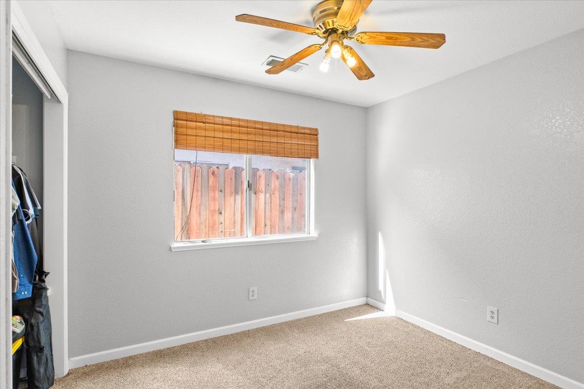 1216 Rolls Royce Ln, Modesto, CA 95351