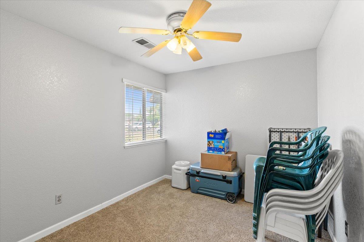 1216 Rolls Royce Ln, Modesto, CA 95351