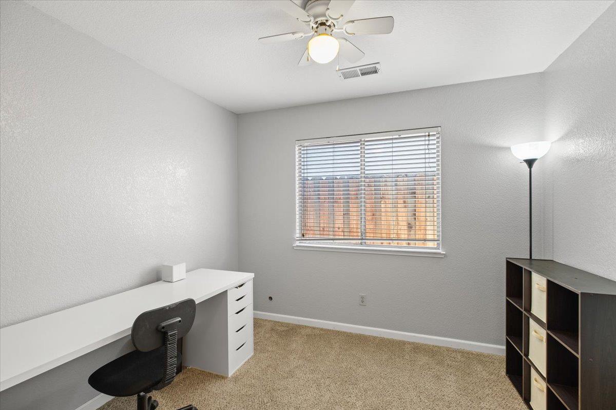 1216 Rolls Royce Ln, Modesto, CA 95351