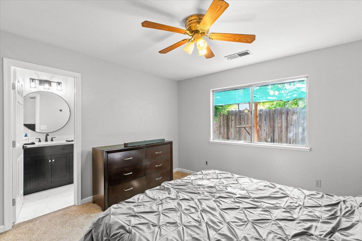 1216 Rolls Royce Ln, Modesto, CA 95351