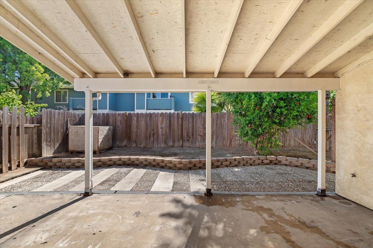 1216 Rolls Royce Ln, Modesto, CA 95351