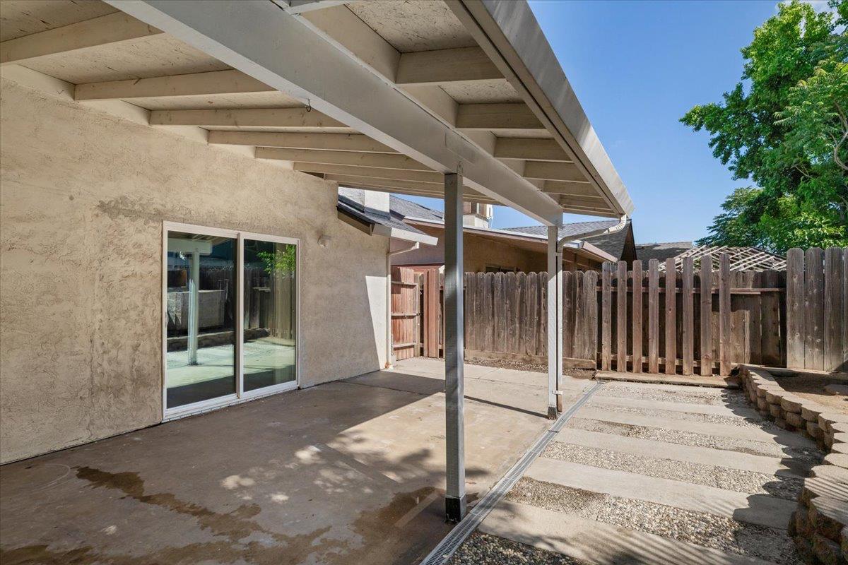 1216 Rolls Royce Ln, Modesto, CA 95351