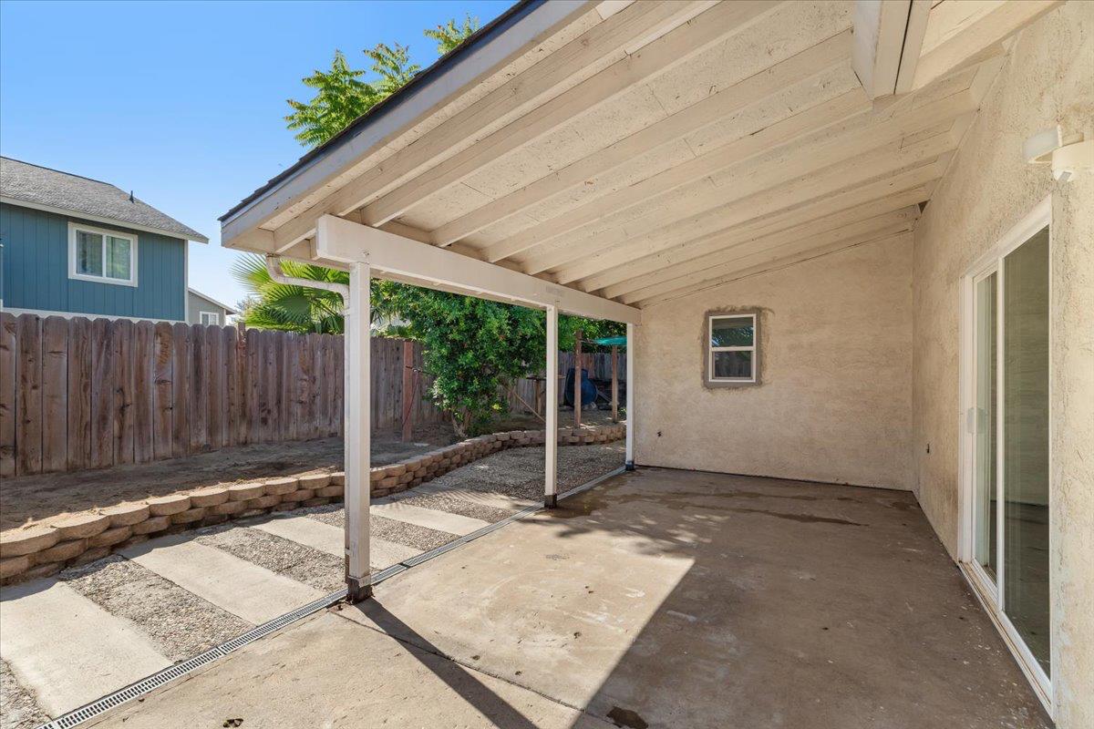 1216 Rolls Royce Ln, Modesto, CA 95351