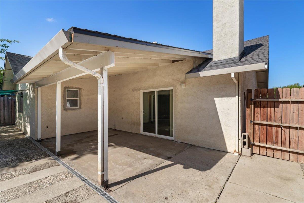 1216 Rolls Royce Ln, Modesto, CA 95351