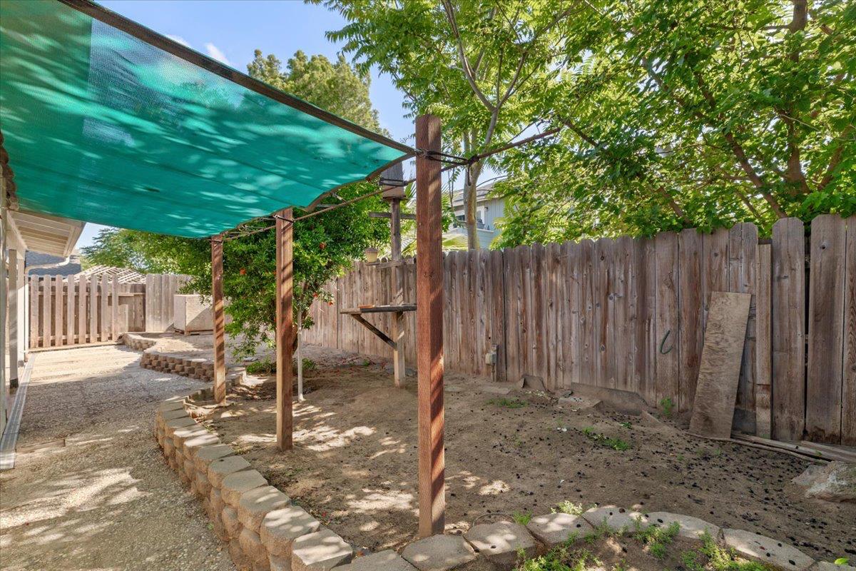 1216 Rolls Royce Ln, Modesto, CA 95351