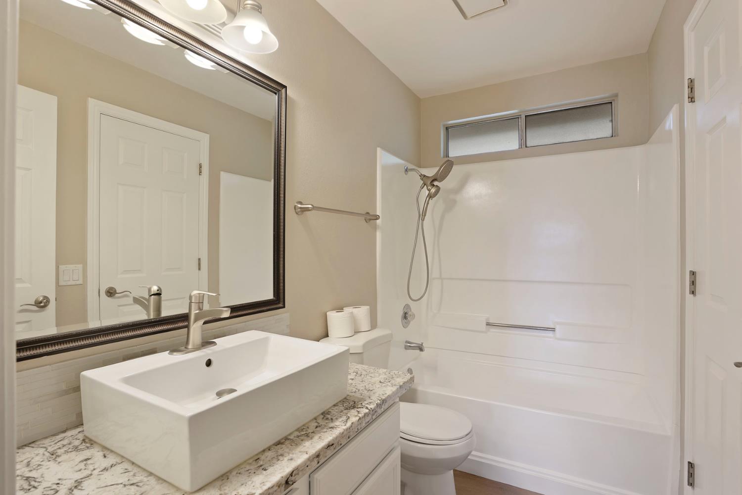 3905 Dale Rd #E, Modesto, CA 95356