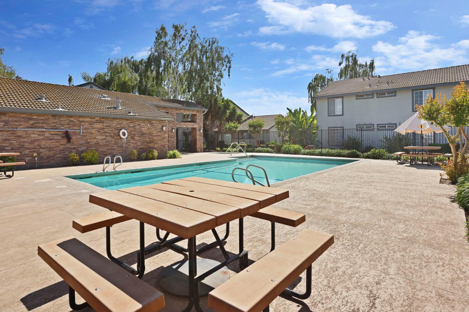 3905 Dale Rd #E, Modesto, CA 95356