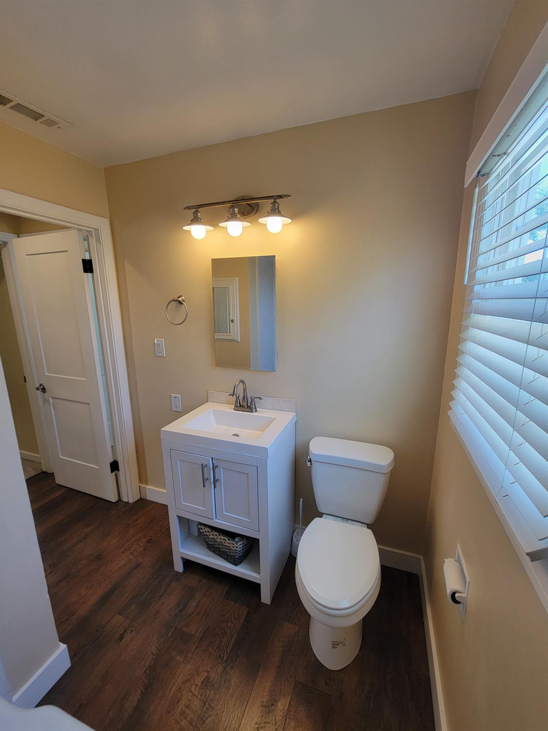 517 Fir St, Manteca, CA 95336