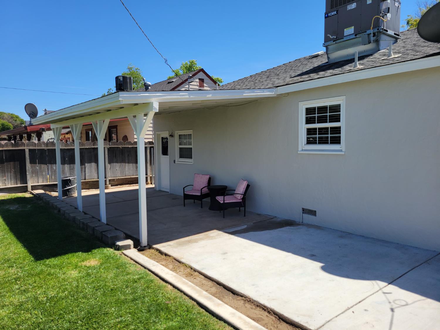 517 Fir St, Manteca, CA 95336