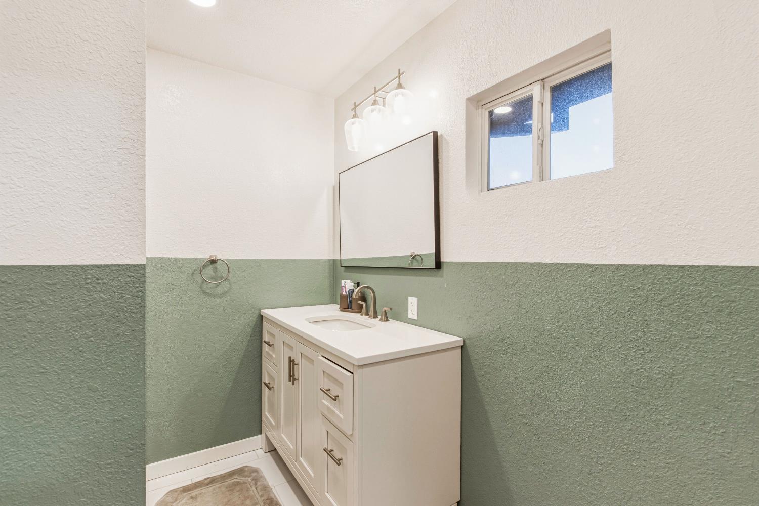 1908 Chelwood, Modesto, CA 95355