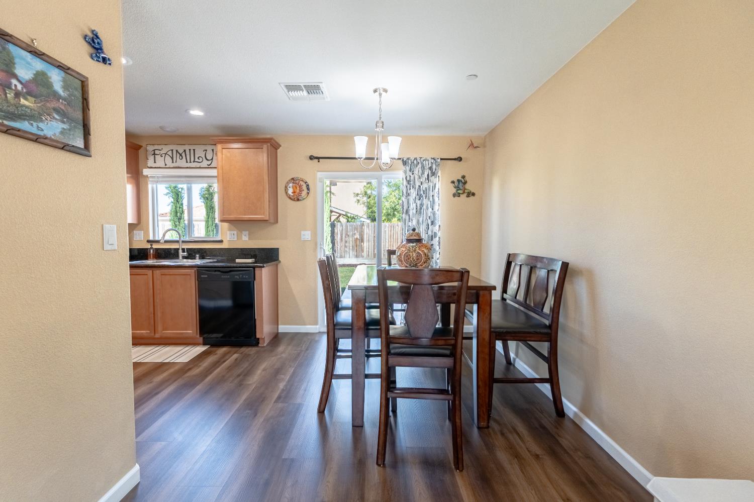 415 Morena Dr, Los Banos, CA 93635