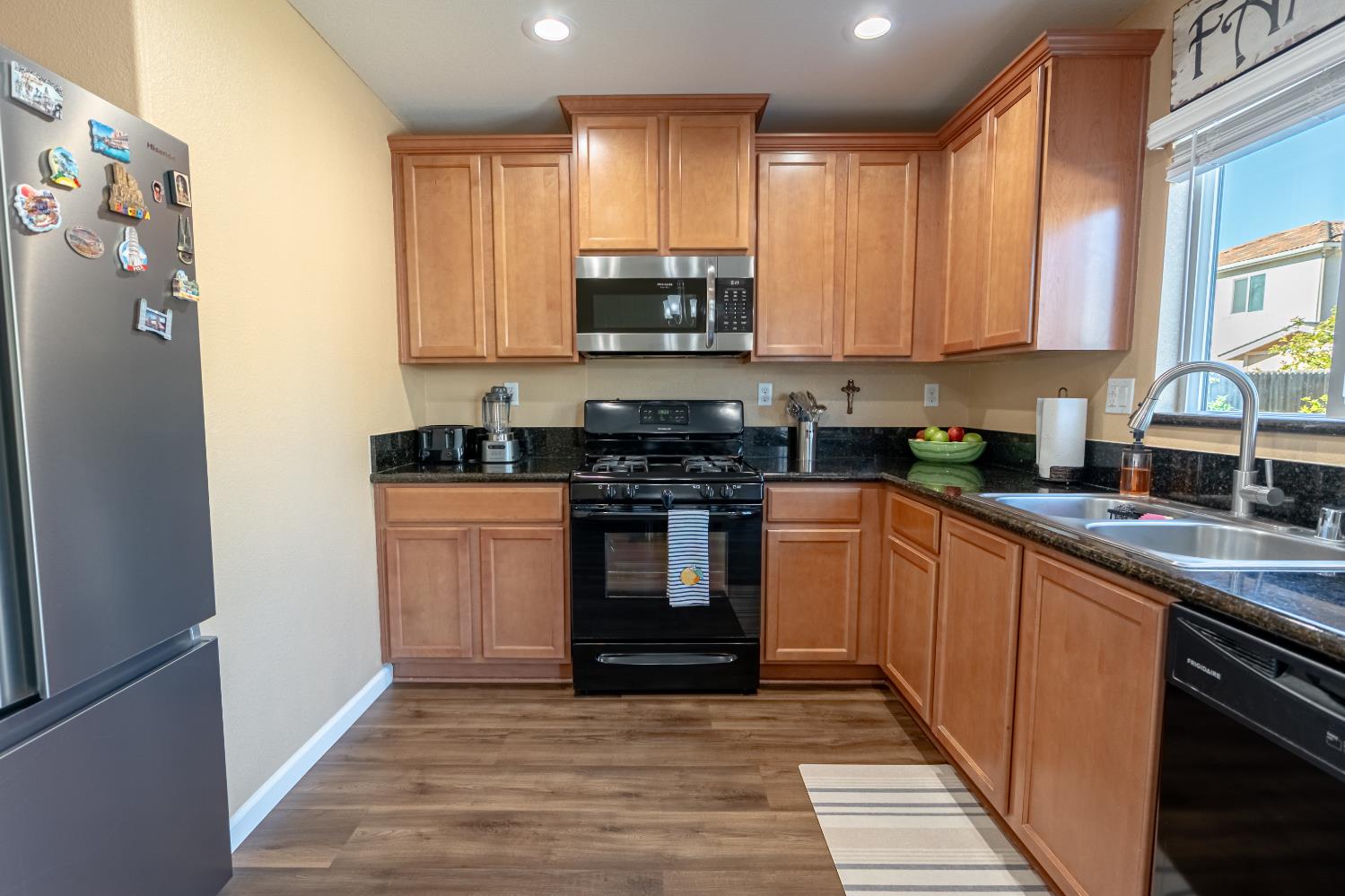 415 Morena Dr, Los Banos, CA 93635