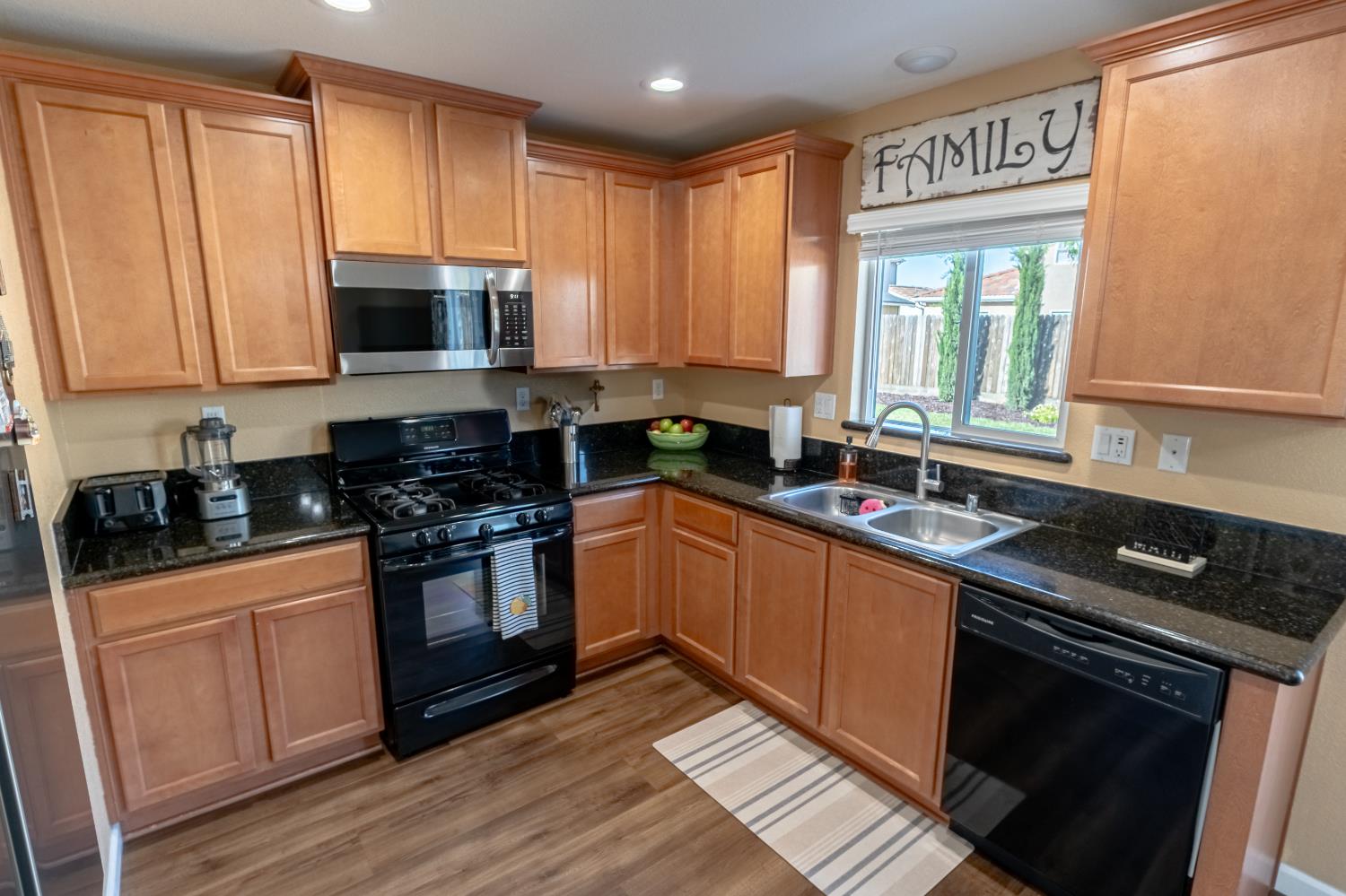 415 Morena Dr, Los Banos, CA 93635