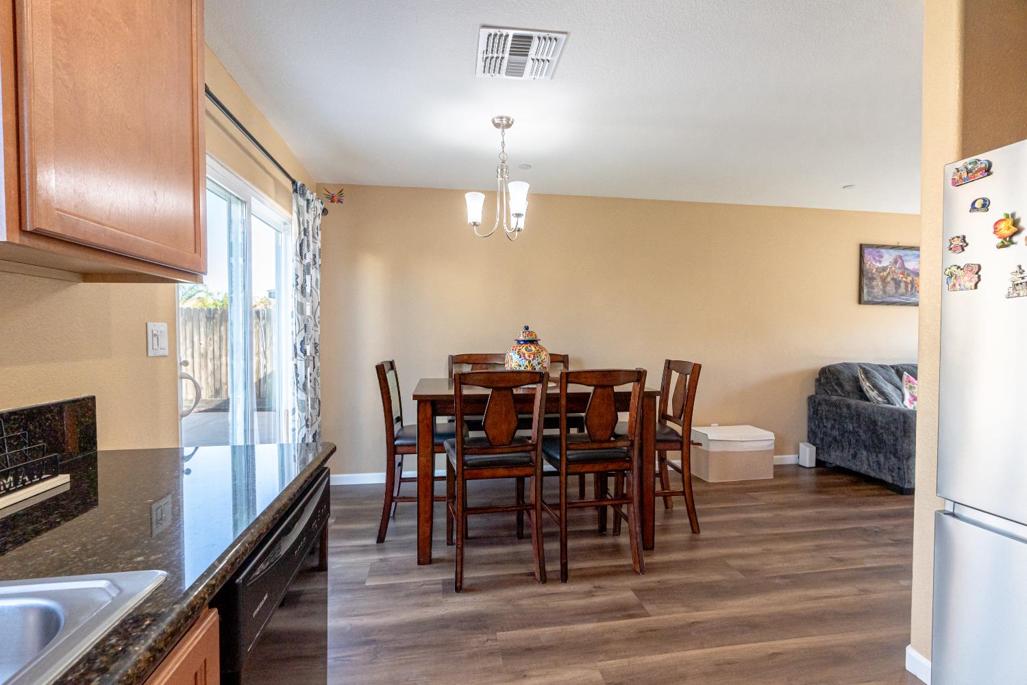 415 Morena Dr, Los Banos, CA 93635