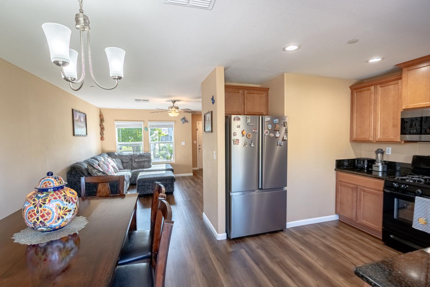 415 Morena Dr, Los Banos, CA 93635