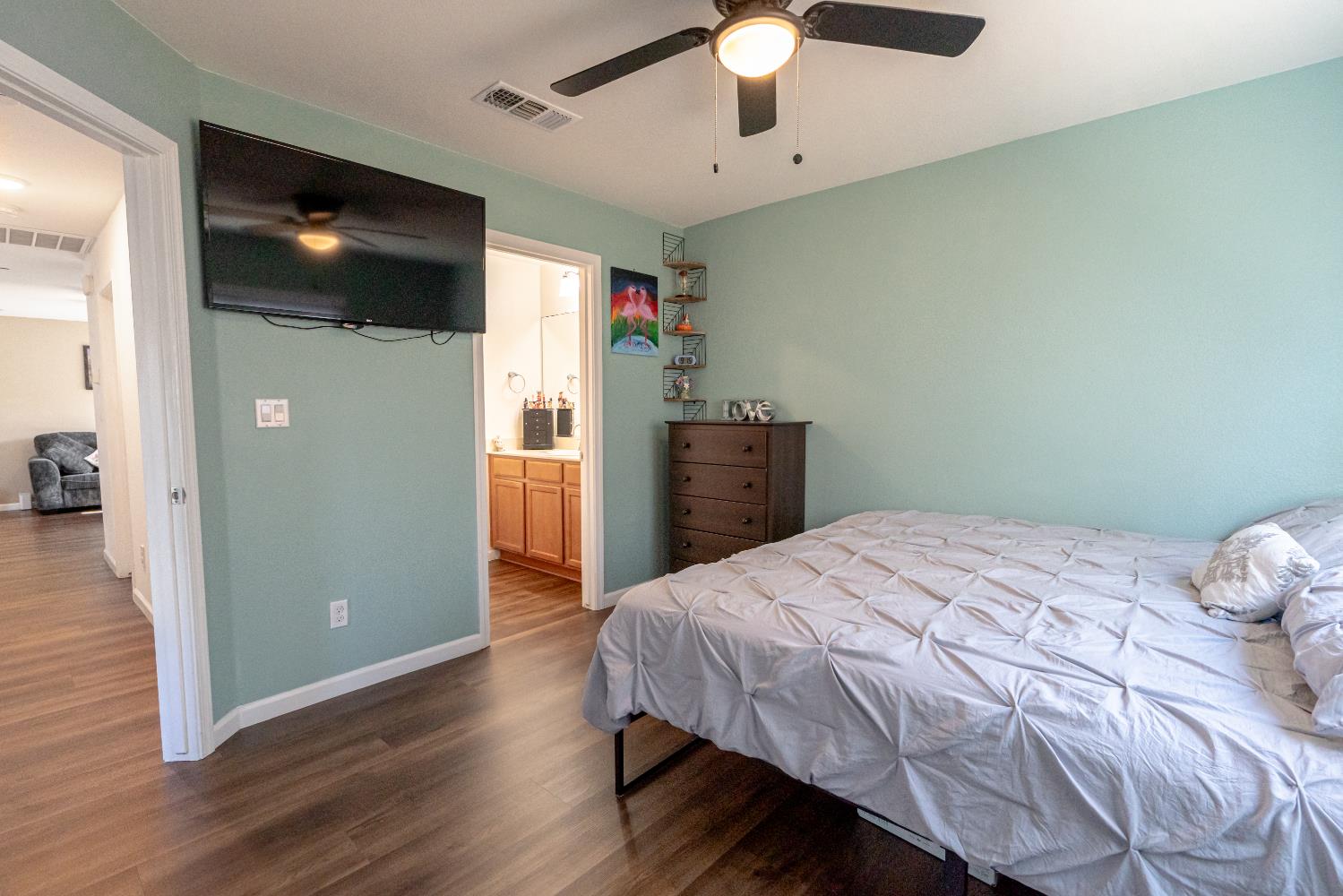 415 Morena Dr, Los Banos, CA 93635