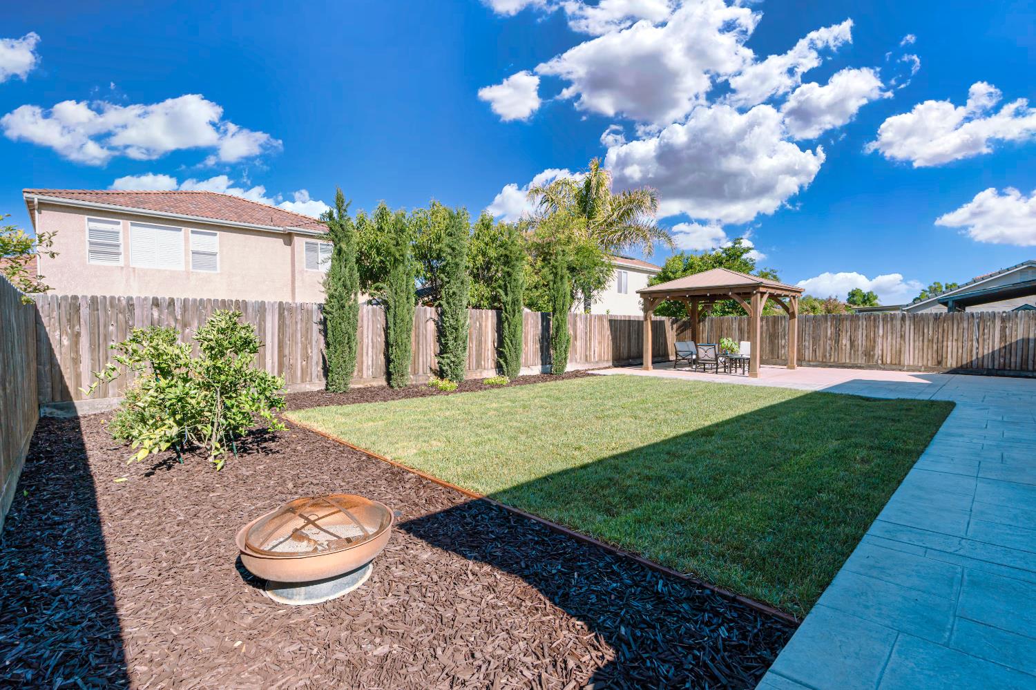 415 Morena Dr, Los Banos, CA 93635