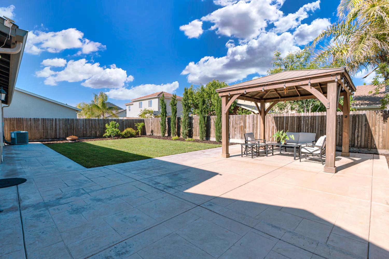 415 Morena Dr, Los Banos, CA 93635