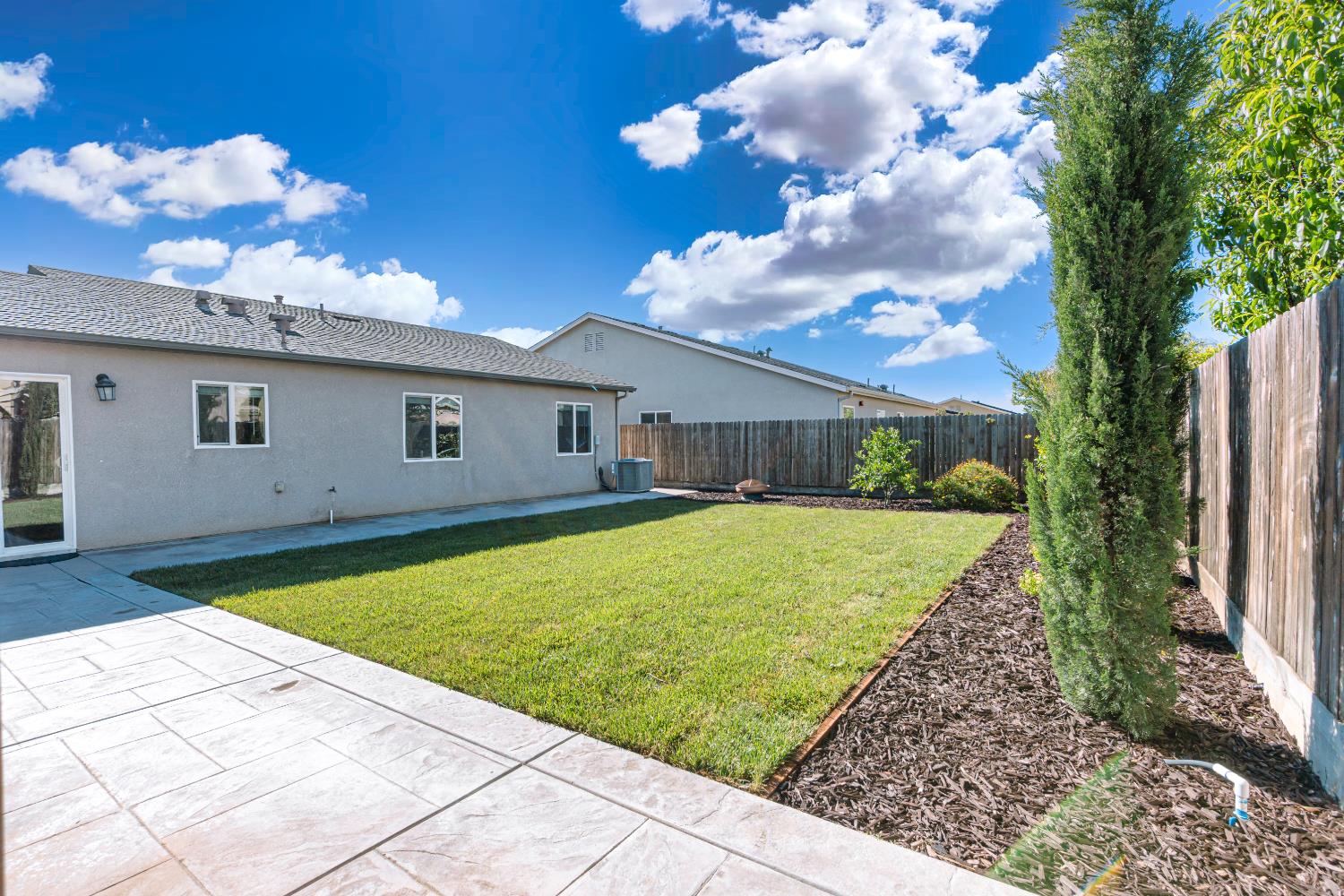 415 Morena Dr, Los Banos, CA 93635