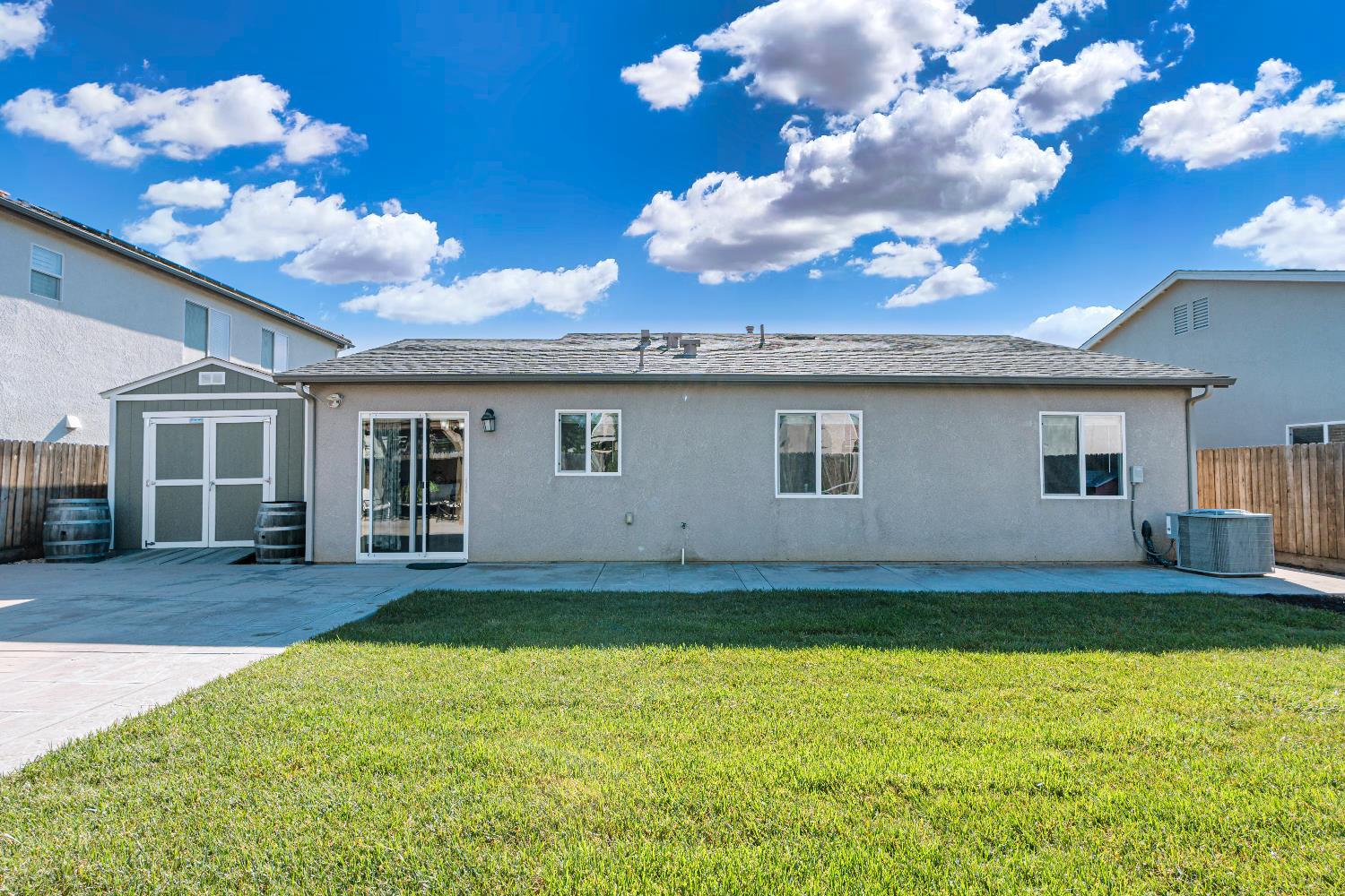 415 Morena Dr, Los Banos, CA 93635