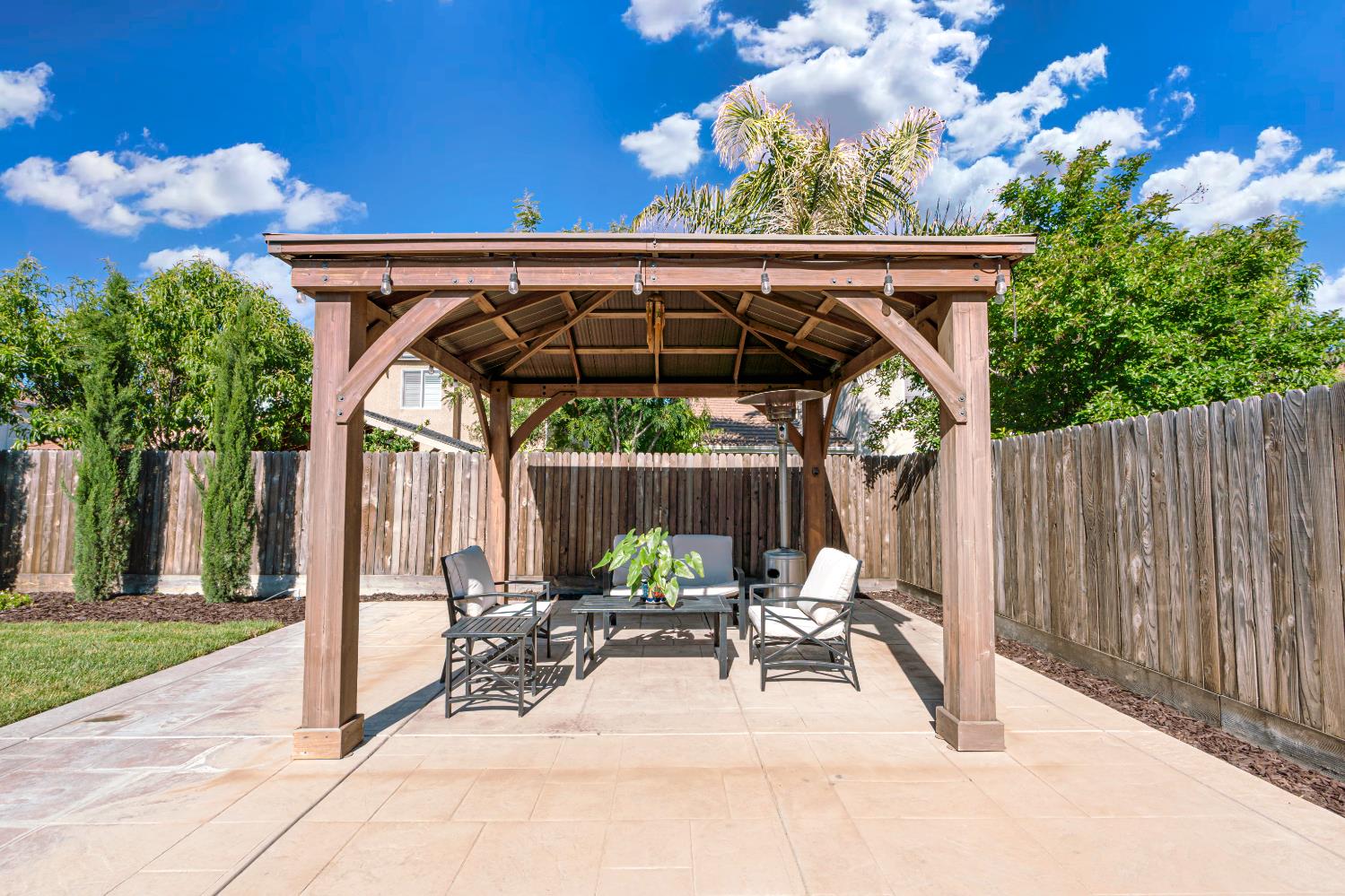 415 Morena Dr, Los Banos, CA 93635