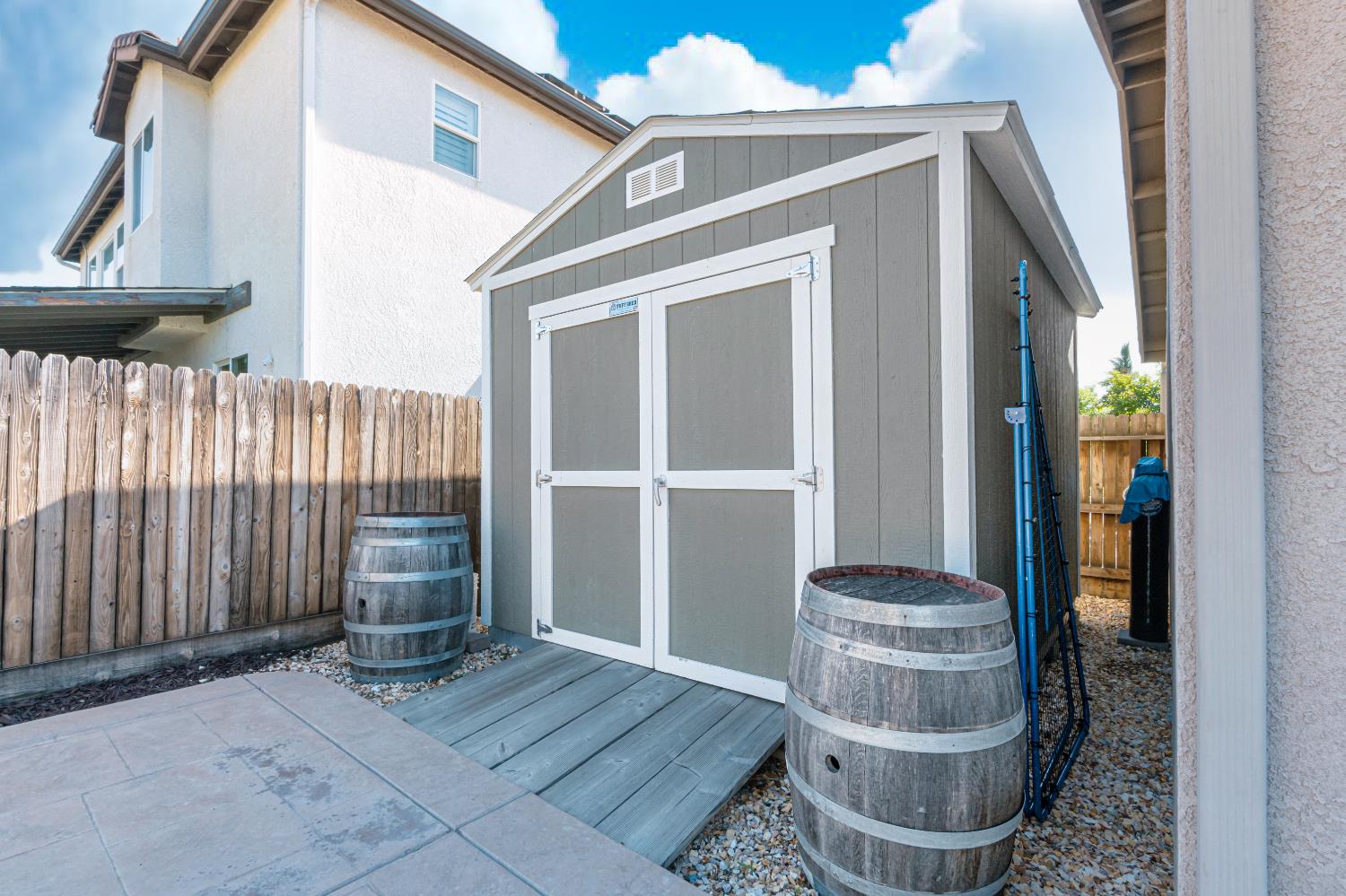 415 Morena Dr, Los Banos, CA 93635